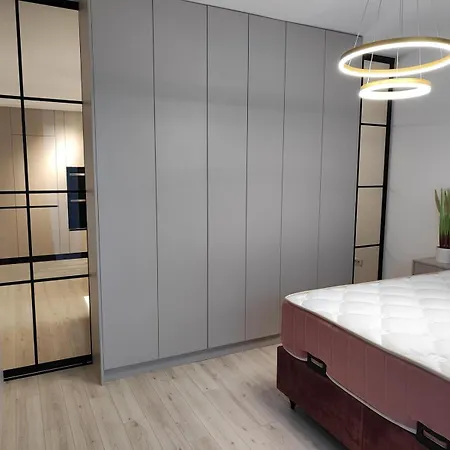 Elisio - Glass Studio Apartment Brasov